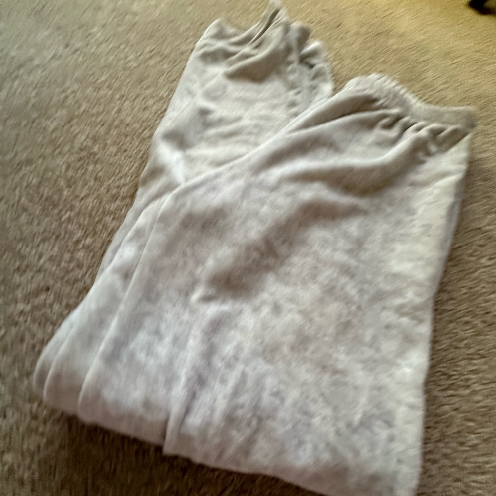 gray sweatpants